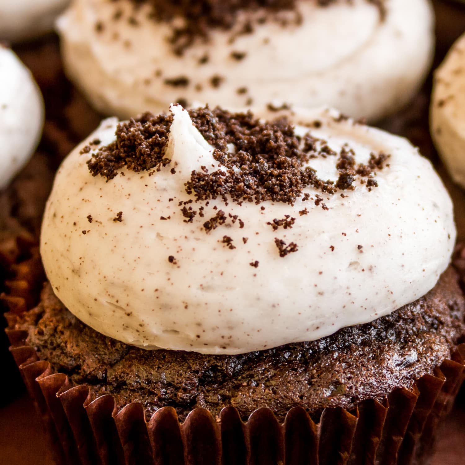 Master Vanilla & Chocolate Buttercream: Cupcake Icing Guide